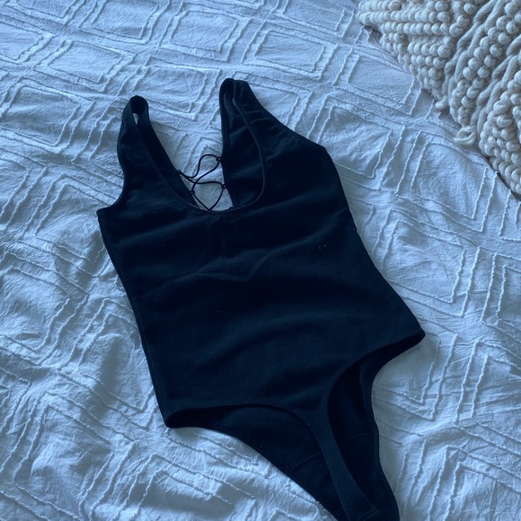 Bundle of Aritzia Bodysuits / tops - Picture 6 of 13